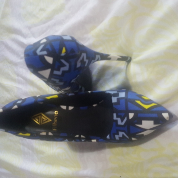 Shoes - Picture 4 of 9